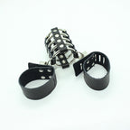 OHMAMA FETISH - GABBIA PER PENE CON ANELLI IN METALLO E CINTURINI IN PELLE